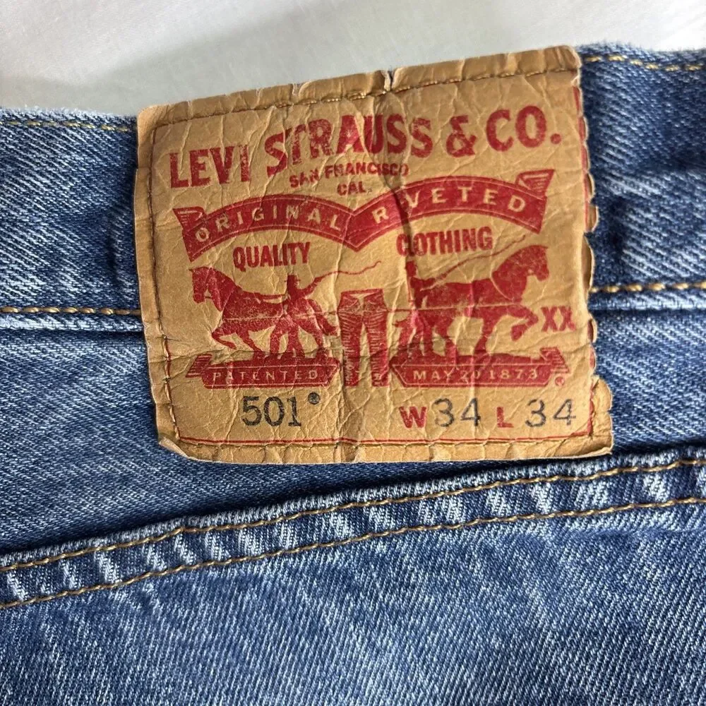 Levi's 501 Men's Jeans Size 34x34 Blue Denim Red Tab Straight button front.